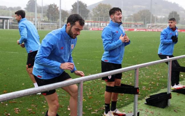 Iñigo Lekue y Unai Vencedor, ambos en el podio de los jugadores más utilizados por Marcelino García Toral, entrenando en Lezama. Iñigo Lekue y Unai Vencedor, ambos en el podio de los jugadores más utilizados por Marcelino García Toral, entrenando en Lezama.