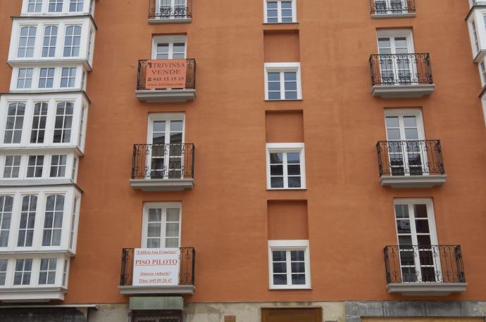El descenso de la compraventa de viviendas en Euskadi contrasta con la subida registrada en el Estado