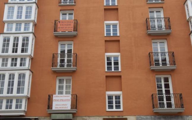 El descenso de la compraventa de viviendas en Euskadi contrasta con la subida registrada en el Estado El descenso de la compraventa de viviendas en Euskadi contrasta con la subida registrada en el Estado
