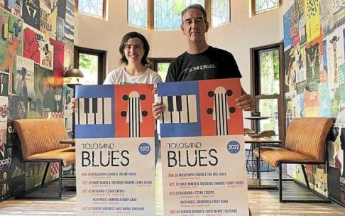 La concejala Izarne Iglesias y el coordinador del festival, Iñigo Martín, en el Frontón. Foto: N.G.