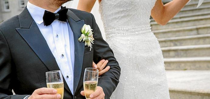 Los enlaces matrimoniales han sido uno de los aspectos sociales más golpeado por las restricciones impuestas por la vigencia de la pandemia. Una vez que se han ido recortando las cortapisas, el número de matrimonios se ha disparado, aunque con detalles pa