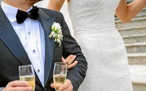 Los enlaces matrimoniales han sido uno de los aspectos sociales más golpeado por las restricciones impuestas por la vigencia de la pandemia. Una vez que se han ido recortando las cortapisas, el número de matrimonios se ha disparado, aunque con detalles pa