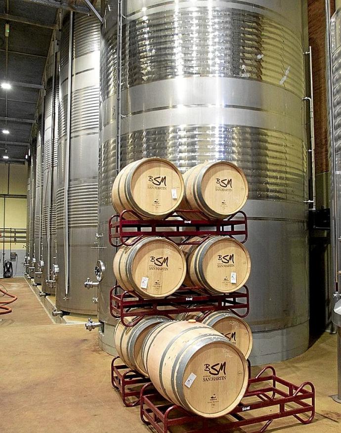 Interior de una bodega. Foto: Patxi Cascante