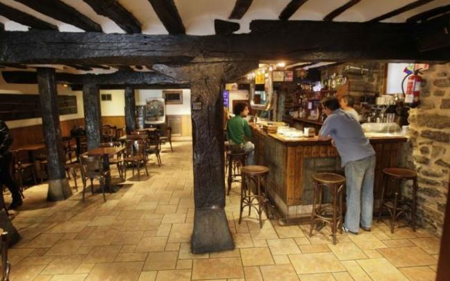 Interior del Bodegón Gorbea.