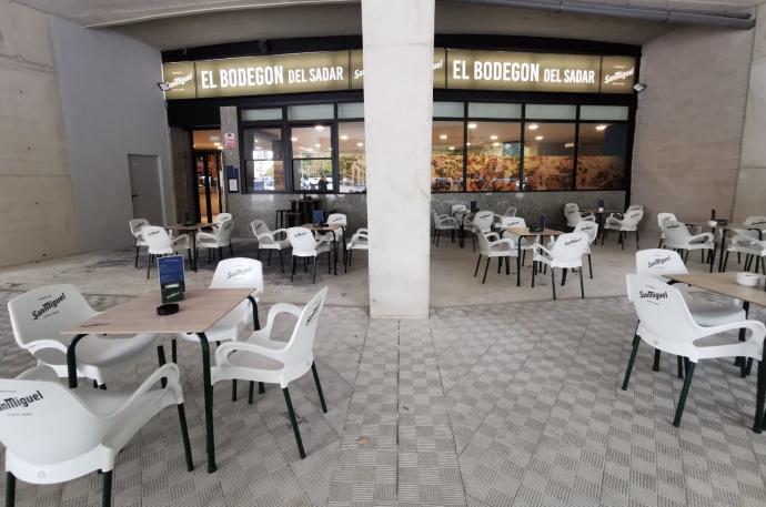 Exterior de El Bodegón del Sadar, abierto 18 meses después.