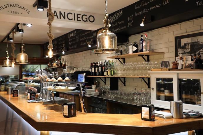 La barra de la Bodeguilla Lanciego, uno de los mejores restaurantes del año según el Comidista.