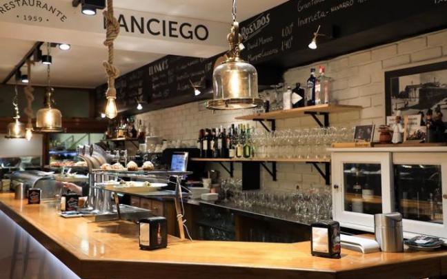 La barra de la Bodeguilla Lanciego, uno de los mejores restaurantes del año según el Comidista.