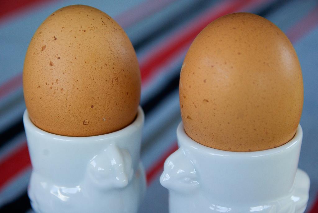 Por qué no debes calentar huevos cocidos en el horno de microondas?