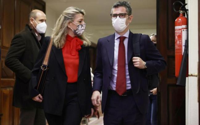 La vicepresidenta segunda y ministra de Trabajo, Yolanda Díaz, con el ministro de la Presidencia, Félix Bolaños.