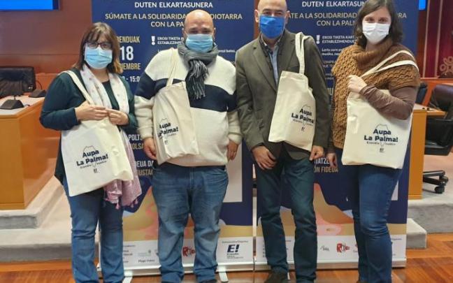 Maite Pérez y Aitziber Oliban, con miembros de Takolos y de la Fundación Síndrome de Down.