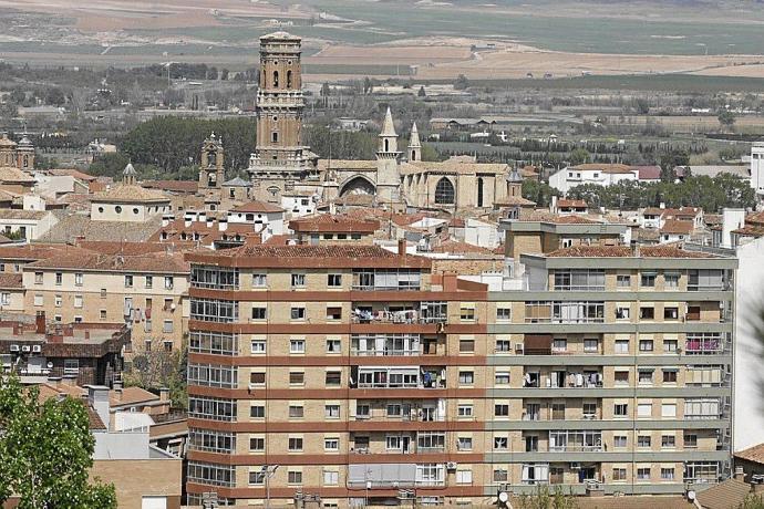 Vista panorámica de Tudela desde Santa Quiteria, con la catedral al fondo.