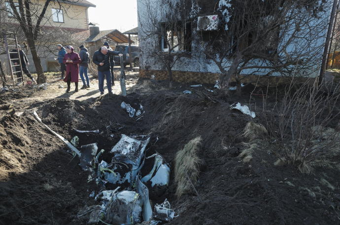 Los efectos de un bombardeo cerca de Kiev.