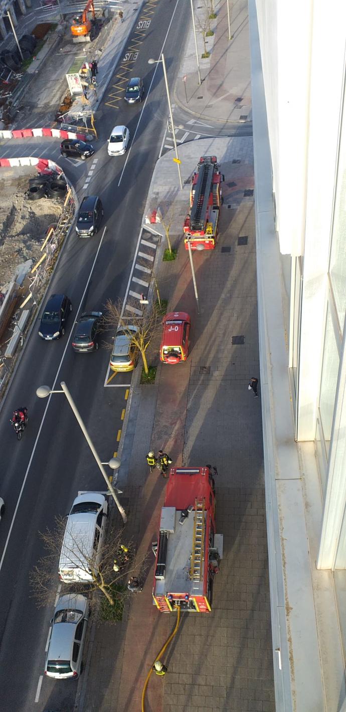 Intervención de los Bomberos en la calle Viena de Vitoria.