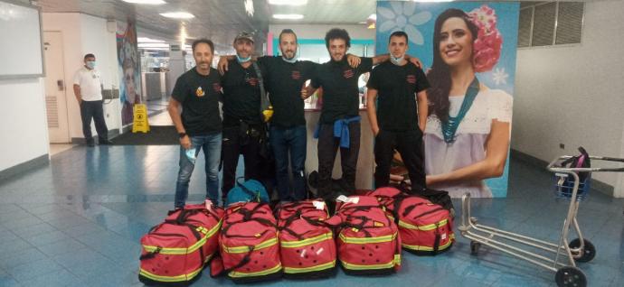 Los cinco bomberos que han ido a ayudar a Nicaragua.