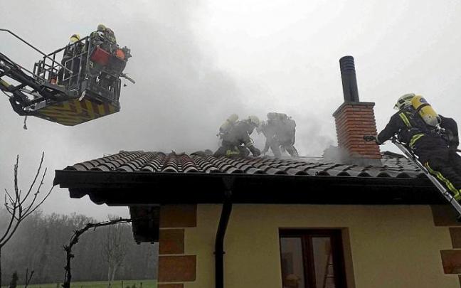 Imagen realizada durante una actuación de los bomberos de Vitoria. Foto: Cedida Imagen realizada durante una actuación de los bomberos de Vitoria. Foto: Cedida