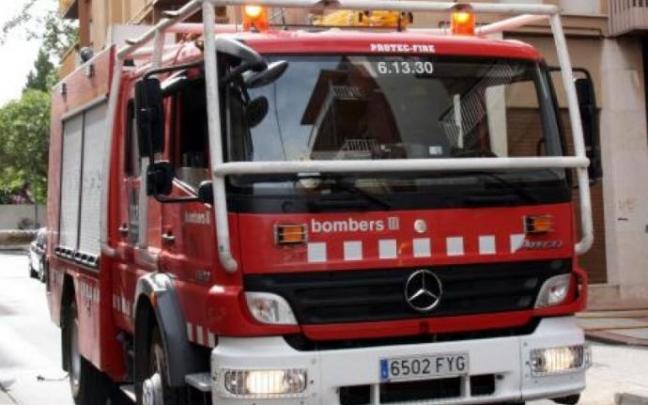 Otras tres personas han resultado heridas leves en el incendio.