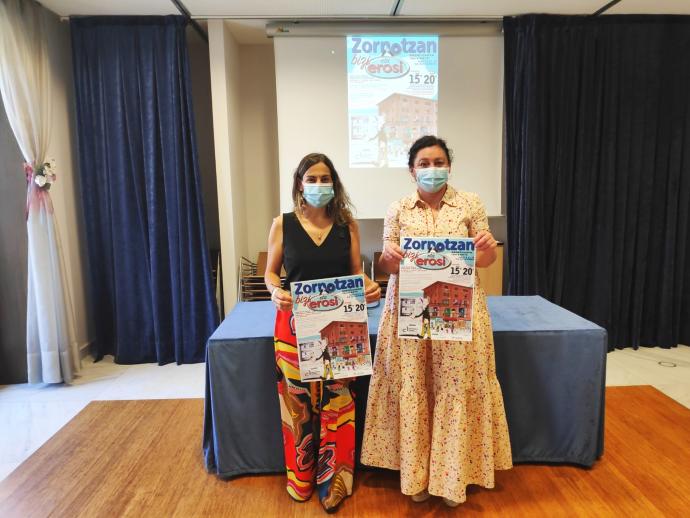 Estibaliz Martiartu y Ainhoa Salterain en la presentación.