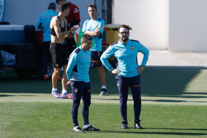 El entrenador del Valencia, José Bordalás, durante el entrenamiento previo al partido de Copa ante el Athletic