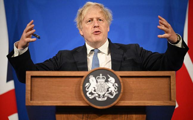 Boris Johnson se enfrenta este lunes a una moción de censura interna.