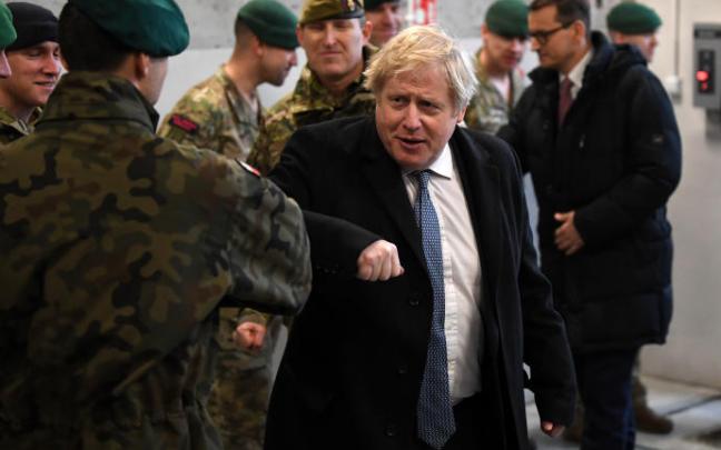 Boris Johnson cree que "estamos al borde del precipicio".