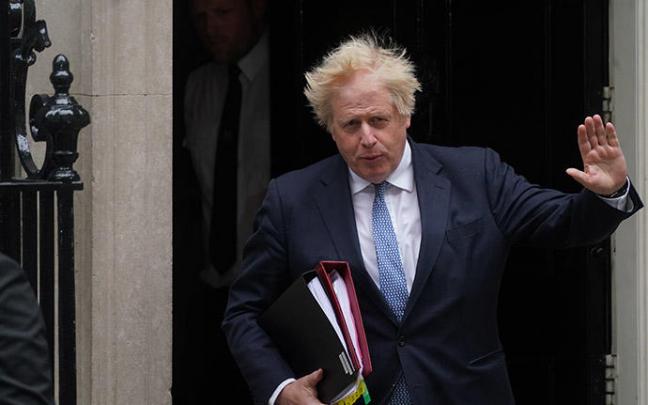 Boris Johnson sale del número 10 de Downing Street. Boris Johnson sale del número 10 de Downing Street.