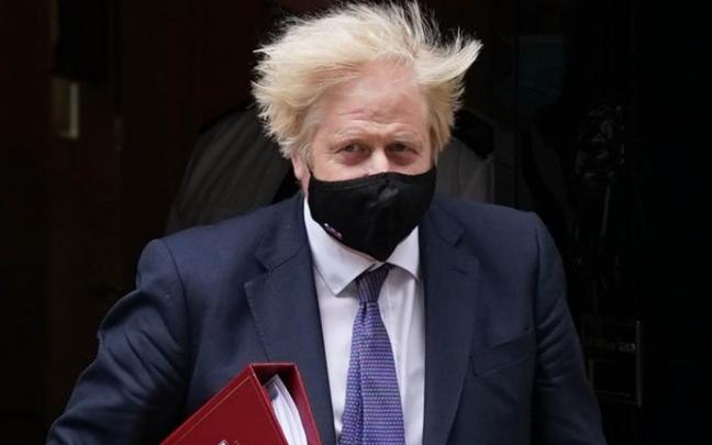 Boris Johnson levantará las restricciones el próximo 19 de julio. Boris Johnson levantará las restricciones el próximo 19 de julio.