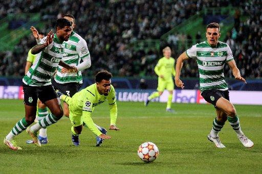 Un lance del partido que el Borussia Dortmund perdió este miércoles en Lisboa contra el Sporting.