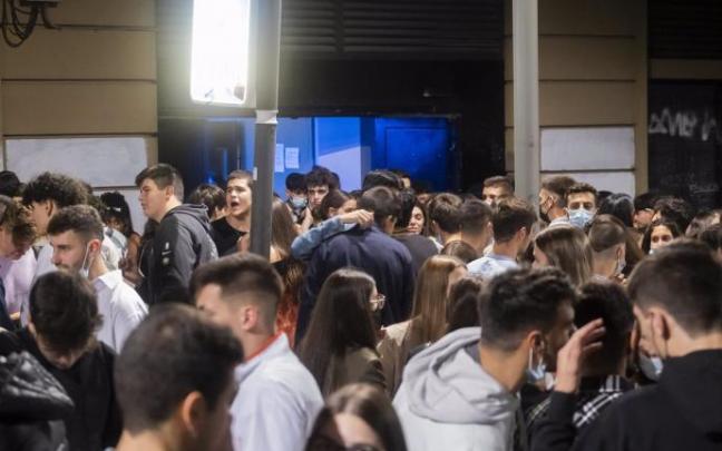 Detenidos 44 jóvenes en Madrid por altercados y robos en un macrobotellón Detenidos 44 jóvenes en Madrid por altercados y robos en un macrobotellón