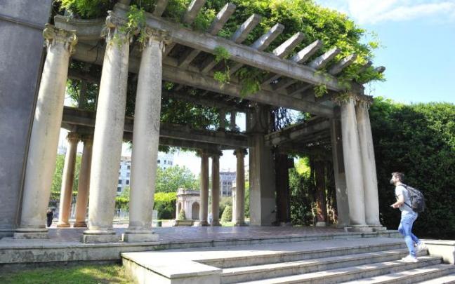 La Policía Municipal ha disuelto un botellón masivo en el parque Doña Casilda de Bilbao La Policía Municipal ha disuelto un botellón masivo en el parque Doña Casilda de Bilbao