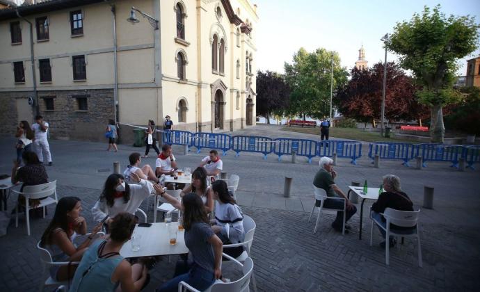 Vallas impiden el acceso a la plaza de los Corazonistas, uno de los lugares de botellón.