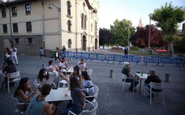 Vallas impiden el acceso a la plaza de los Corazonistas, uno de los lugares de botellón.