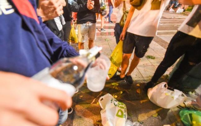 El Ayuntamiento seguirá persiguiendo la práctica del botellón El Ayuntamiento seguirá persiguiendo la práctica del botellón