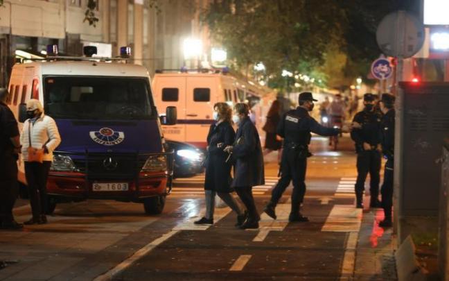 La Ertzaintza realiza controles para evitar botellones. La Ertzaintza realiza controles para evitar botellones.
