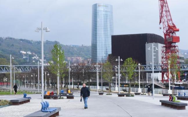El nuevo espacio está protegido por parterres en altura del tráfico colindante El nuevo espacio está protegido por parterres en altura del tráfico colindante