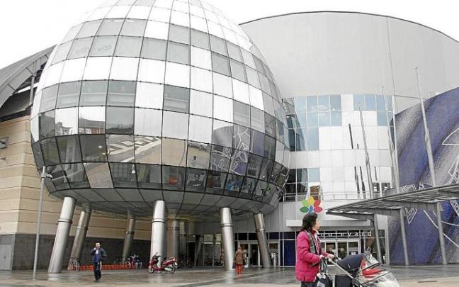 Exterior del centro comercial El Boulevard de Vitoria. Foto: Alex Larretxi