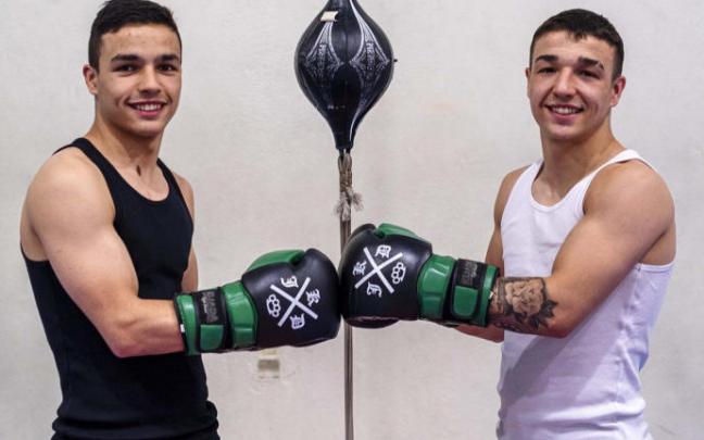 Los mellizos Felipe y Raúl Escudero, en el gimnasio de la Txantrea en el que entrenan desde hace siete años seis días a la semana.