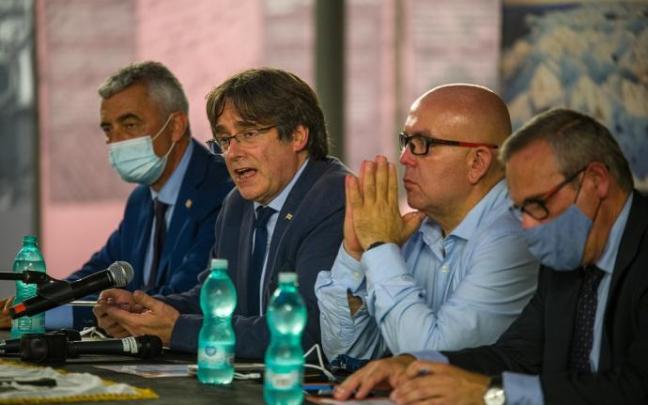 Carles Puigdemont, Gonzalo Boye y Josep Lluís Alay. Carles Puigdemont, Gonzalo Boye y Josep Lluís Alay.
