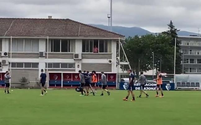 Brandon abandona a hombros el entrenamiento Brandon abandona a hombros el entrenamiento