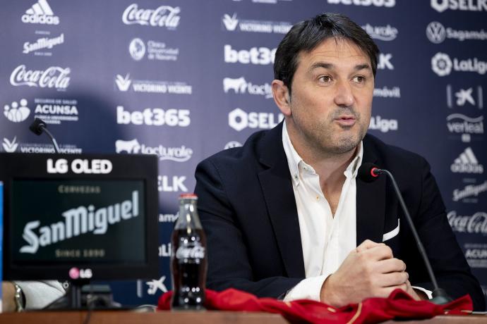 Braulio Vázquez, director deportivo de Osasuna, en una rueda de prensa.