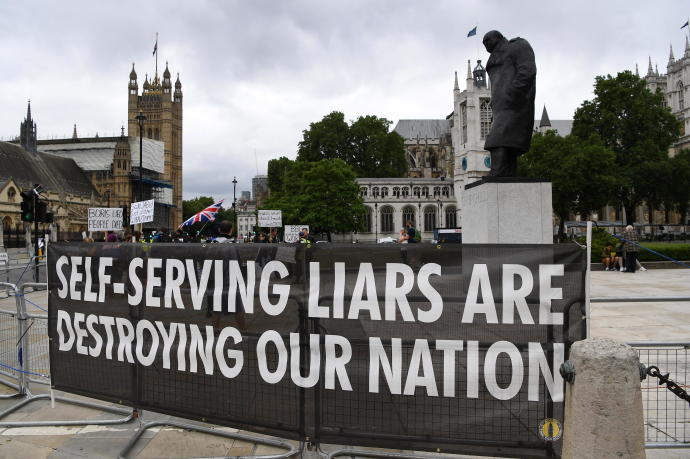 Una pancarta antiBrexit en el exterior del parlamento británico