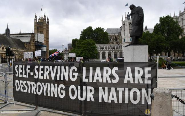 Una pancarta antiBrexit en el exterior del parlamento británico Una pancarta antiBrexit en el exterior del parlamento británico