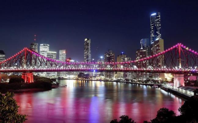 El puente Story Bridge, iluminado en Brisbane El puente Story Bridge, iluminado en Brisbane