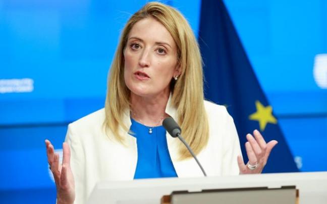 La presidenta del Parlamento Europeo, Roberta Metsola, habla durante la reunión especial del Consejo Europeo sobre la situación en Ucrania.