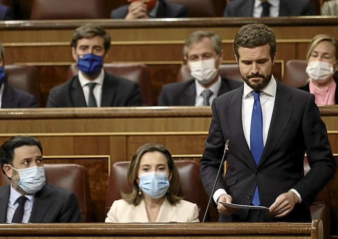 El hasta ahora presidente del PP hizo un breve alegato que llevó preparado en lugar de formular a Sánchez la pregunta prevista. Foto: E. P.