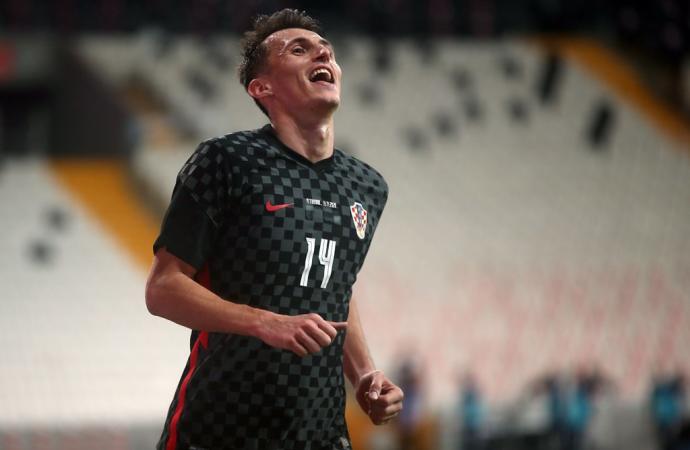 Budimir celebra un gol con la selección de Croacia.