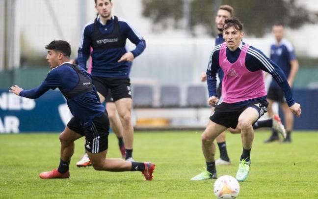 Budimir e Iker Benito, en el entrenamiento rojillo