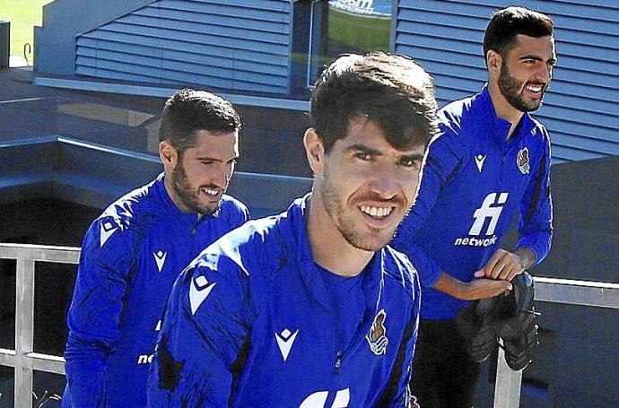 Aritz, Zaldua y Merino, ayer antes del entrenamiento en Zubieta.