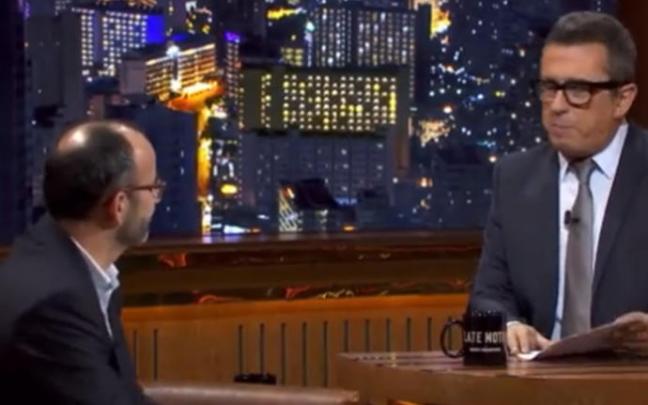 Buenafuente en un momento de su entrevista a Rafael Santandreu. Buenafuente en un momento de su entrevista a Rafael Santandreu.