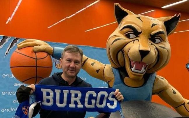 Lacalle, animando al San Pablo Burgos de baloncesto. Lacalle, animando al San Pablo Burgos de baloncesto.