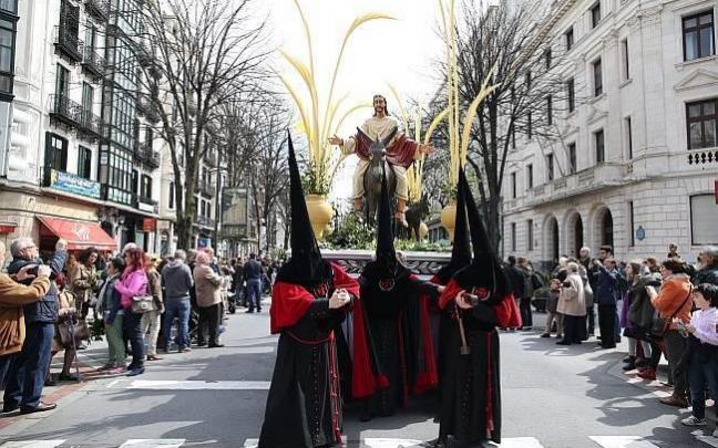 El paso del Borriquito discurre por la Gran Vía en la procesión de Bilbao El paso del Borriquito discurre por la Gran Vía en la procesión de Bilbao